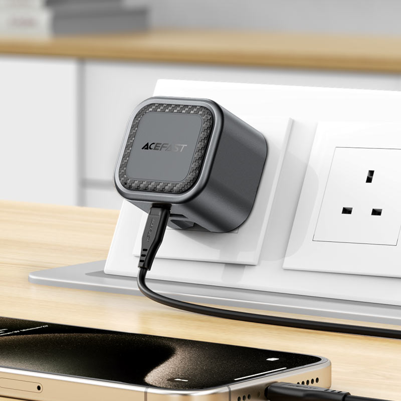 35W Dual Port USB-C, USB-A GaN 3-Pin Irish Fast Charger